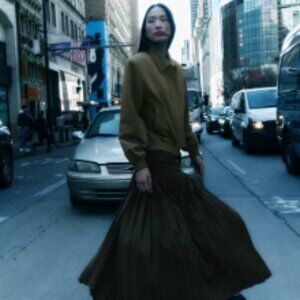 ZARA Topstitched Pocket Bomber Jacket in Khaki/Army Green size Medium